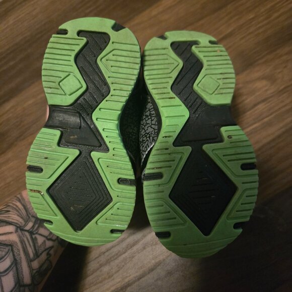 Toddler dinosaur sneakers size 6 - Picture 4 of 5